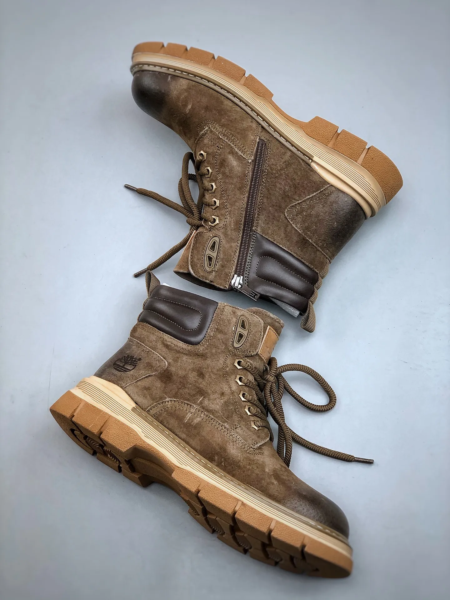 Welfare special price💰480 Timberland Timberland/Timberland new autumn and winter products (plush lining🔥warm and heat-locking) autumn and winter must-have outdoor casual rhubarb boots series #Guangdong Dachang quality original box original packaging fashion trend matching the fabric is made of Italian 🇮🇹 top frosted fine-grained cowhide with anti-odor and anti-corrosion genuine leather latex insoles. The outsole and hardware are all made from raw materials of the original factory. They are the same as the original Goodyear never-opening process. Good products do not kill pigs. The quality of the first order is strictly controlled. Exclusively released on the entire network. There is no doubt about the quality. The whole set of official website unified packaging gives you a perfect wearing experience. The quality is exquisite and durable. A must-have for sportsmen. Specially designed to prevent handsomeness. High-quality and first-class foot feel. Specially used for outdoor cold protection this winter. Daily casual matching. Size: 38 39 40 41 42 43 44 (leather shoe size)